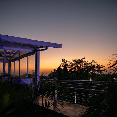 Hotel Alaya デヘラードゥーン エクステリア 写真