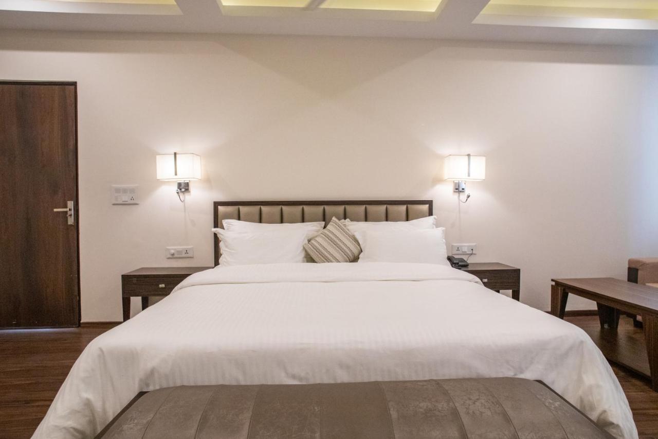 Hotel Alaya デヘラードゥーン エクステリア 写真
