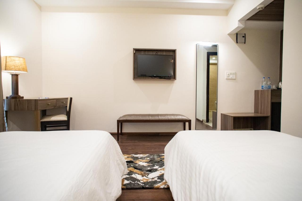 Hotel Alaya デヘラードゥーン エクステリア 写真