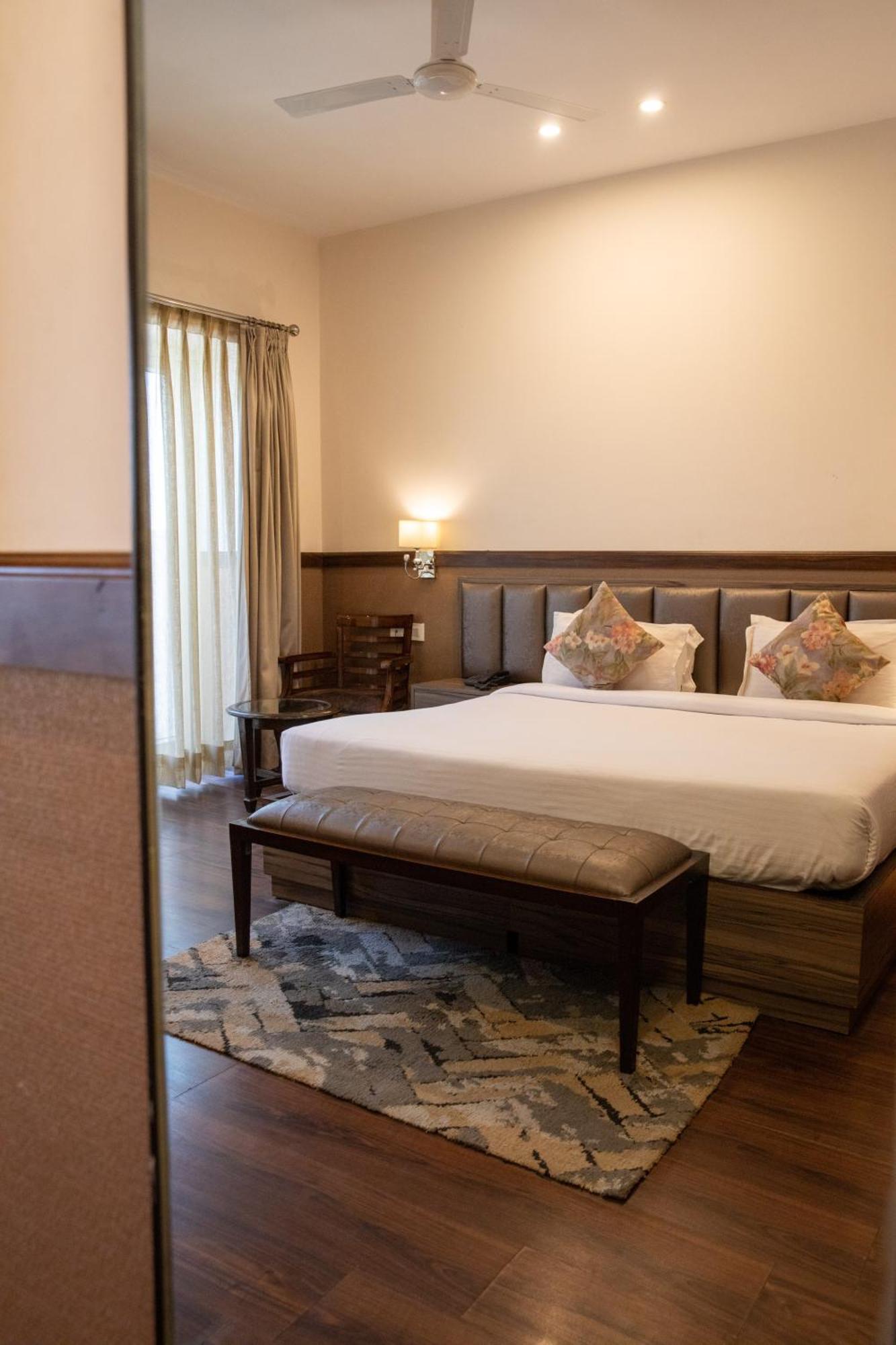 Hotel Alaya デヘラードゥーン エクステリア 写真