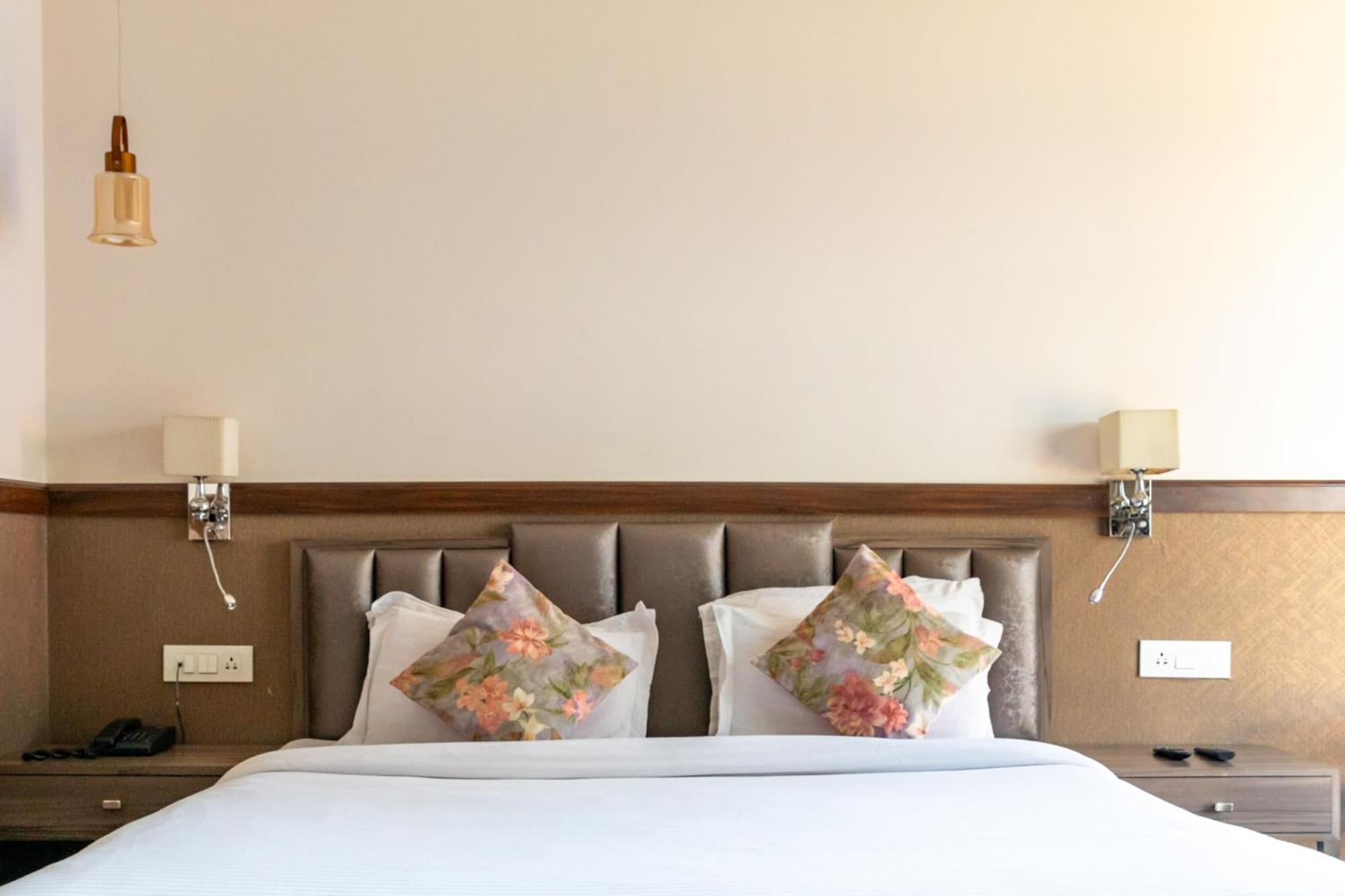 Hotel Alaya デヘラードゥーン エクステリア 写真
