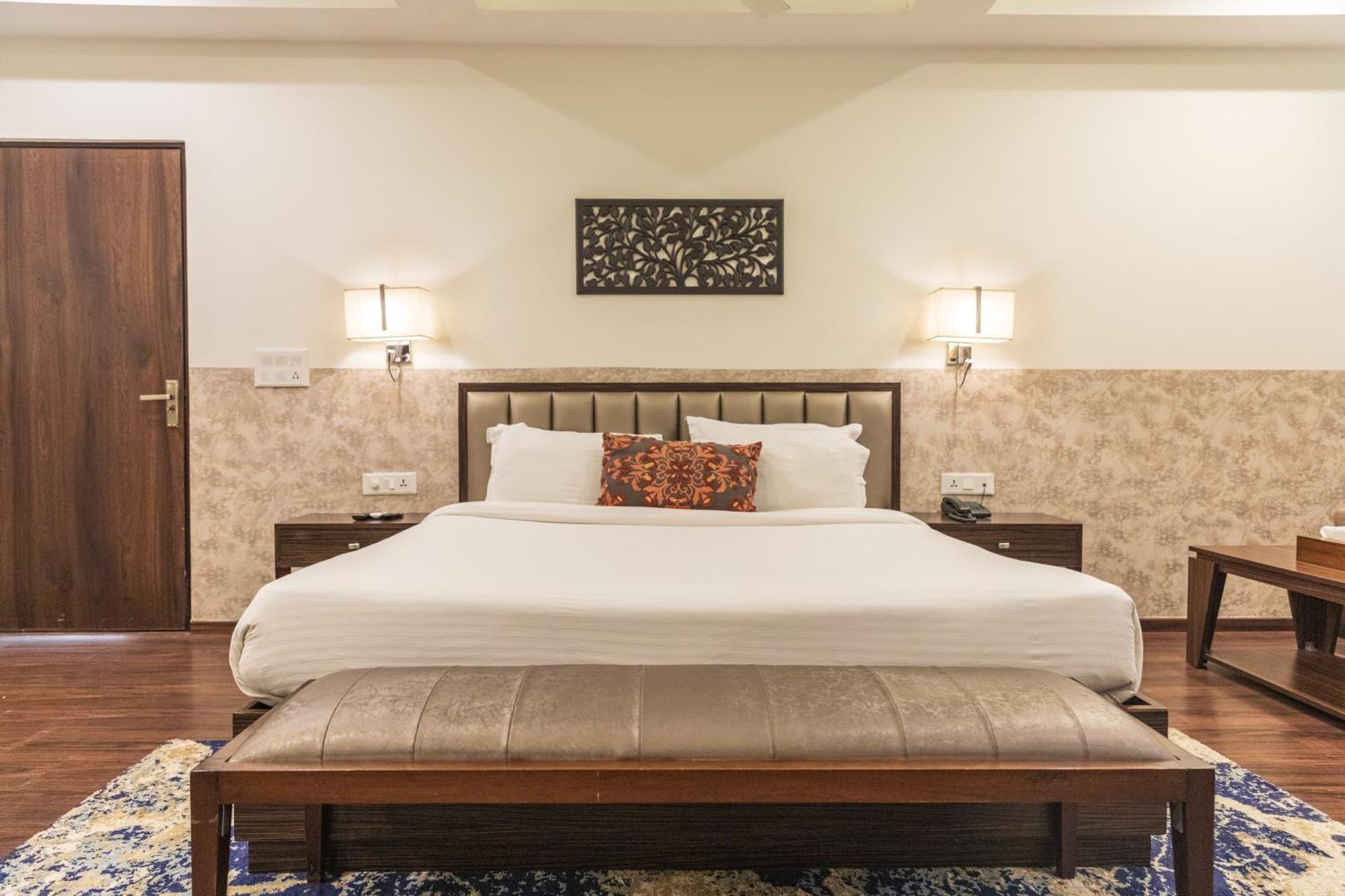 Hotel Alaya デヘラードゥーン エクステリア 写真