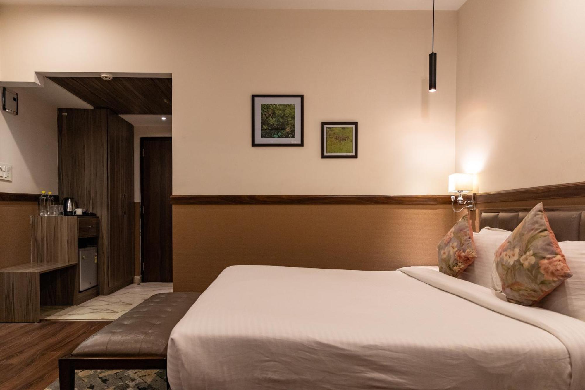 Hotel Alaya デヘラードゥーン エクステリア 写真